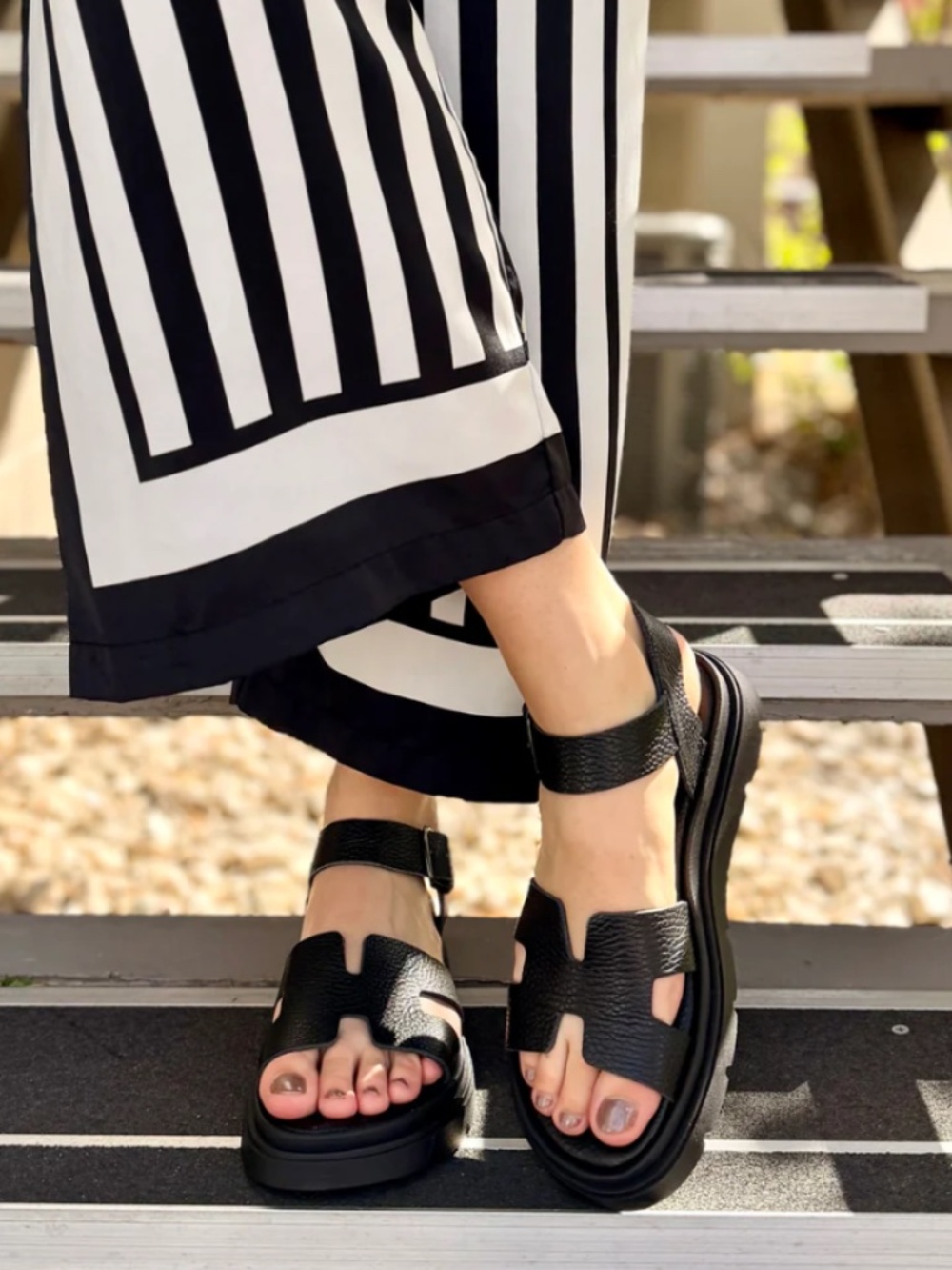 Ateliers Clara Sandal in Black